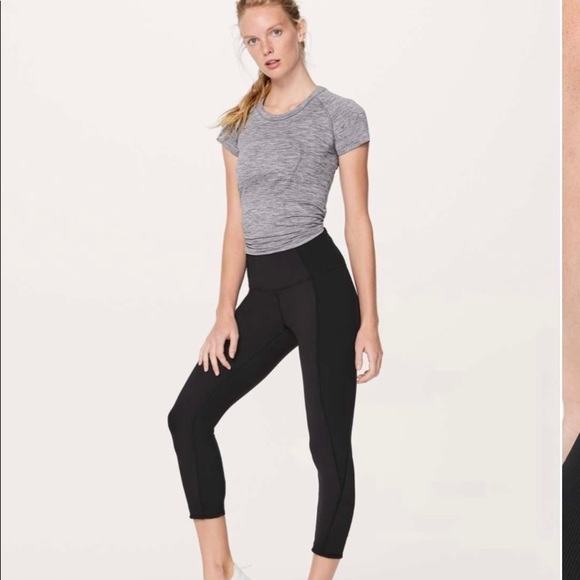 lululemon athletica Pants - EUC lululemon on your mark crop